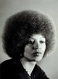 Além do Gênero: O impacto de Angela Davis na compreensão das desigualdades